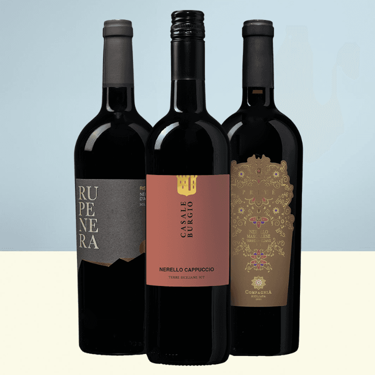 Fles Wat schaft de podcast Siciliaans rood wijnpakket
