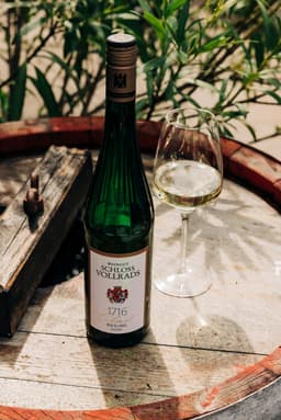 Fles 1716 Cabinet Riesling 2024 van een wijnhuis-collectie